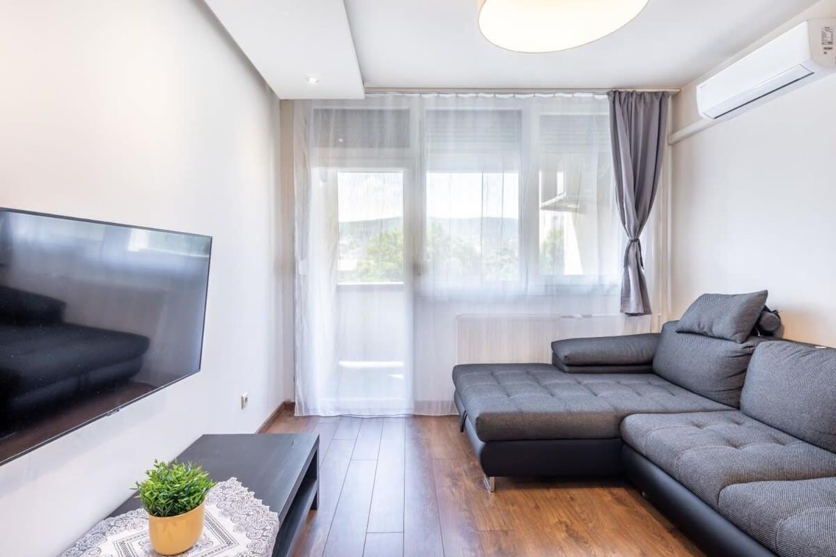 Cozy Quiet Apartment With A Balcony Budapest Eksteriør billede